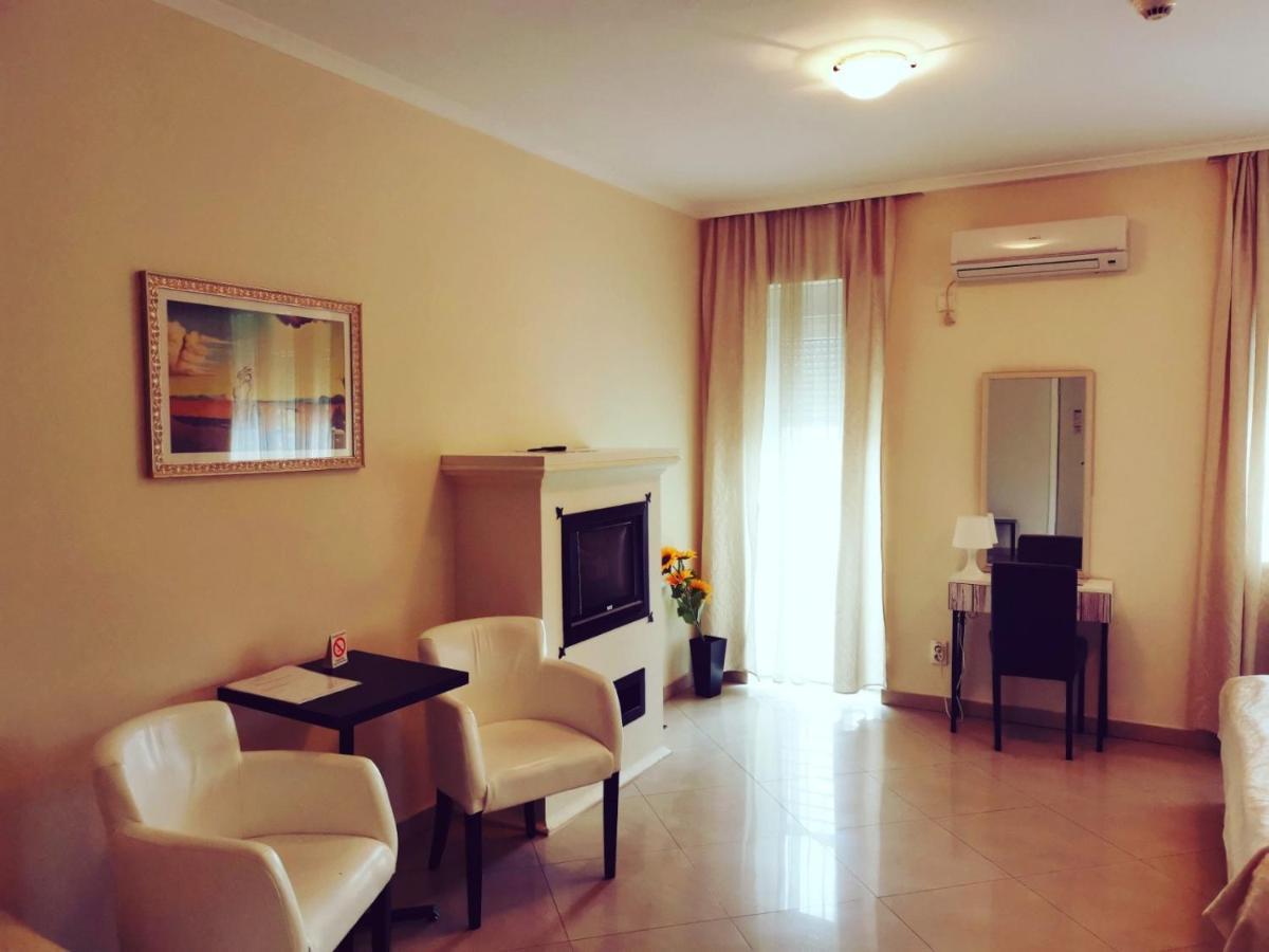 Garni Hotel Dash Novi Sad Bagian luar foto