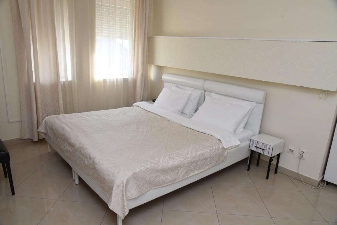 Garni Hotel Dash Novi Sad Bagian luar foto
