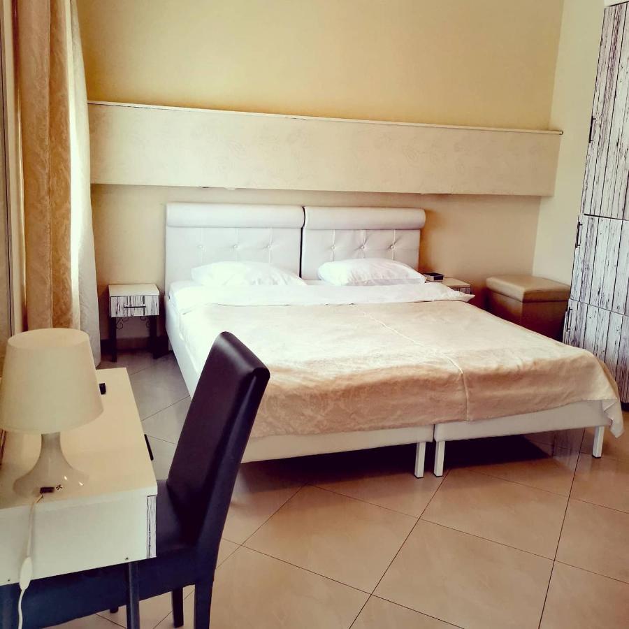 Garni Hotel Dash Novi Sad Bagian luar foto