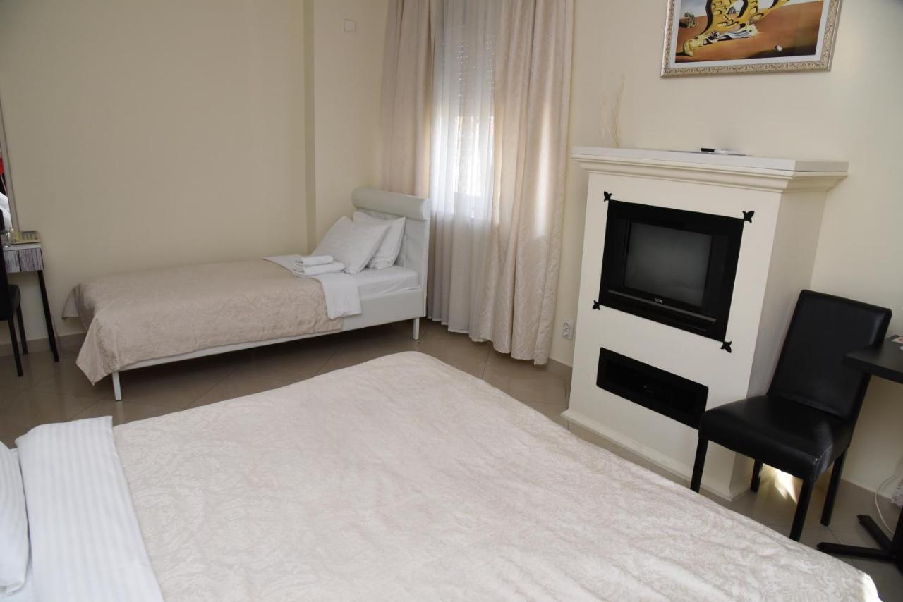 Garni Hotel Dash Novi Sad Bagian luar foto