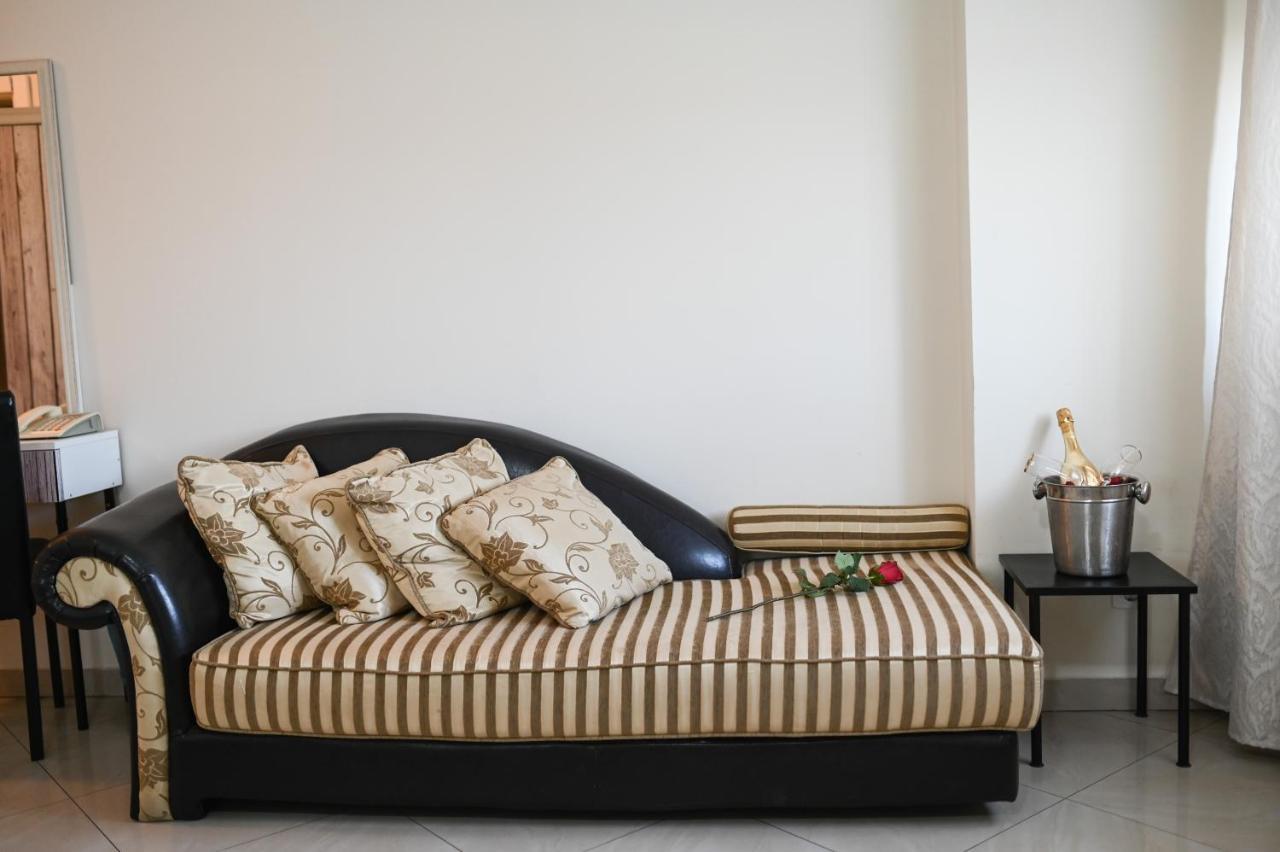Garni Hotel Dash Novi Sad Bagian luar foto