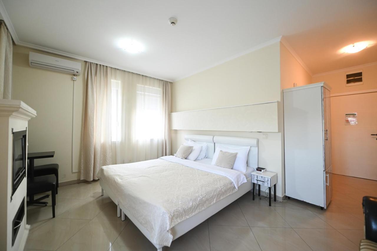 Garni Hotel Dash Novi Sad Bagian luar foto