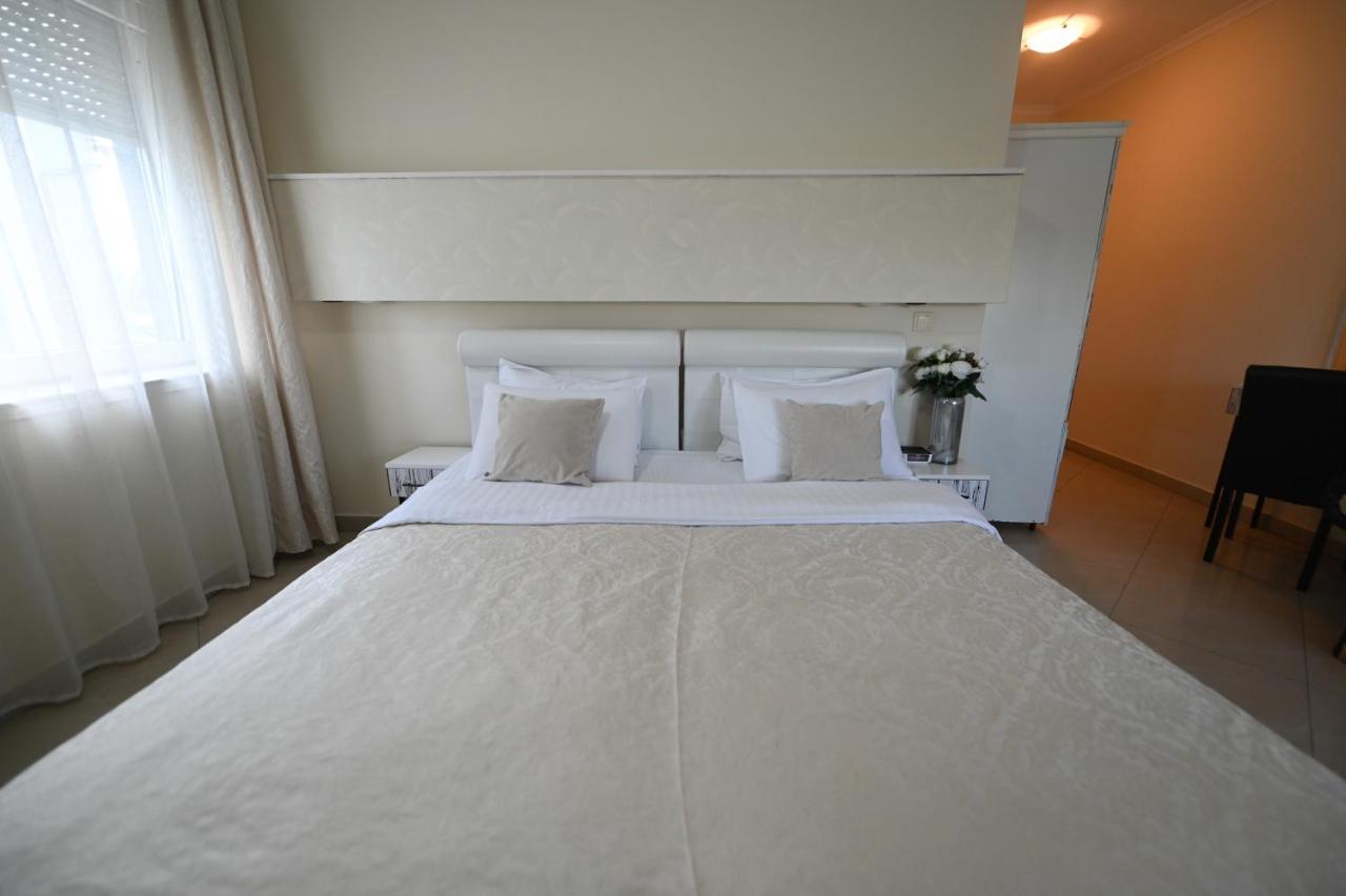 Garni Hotel Dash Novi Sad Bagian luar foto
