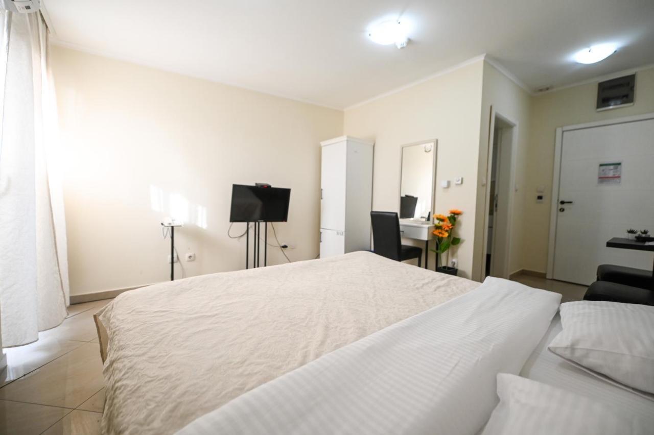 Garni Hotel Dash Novi Sad Bagian luar foto