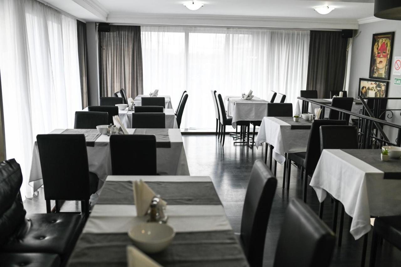 Garni Hotel Dash Novi Sad Bagian luar foto