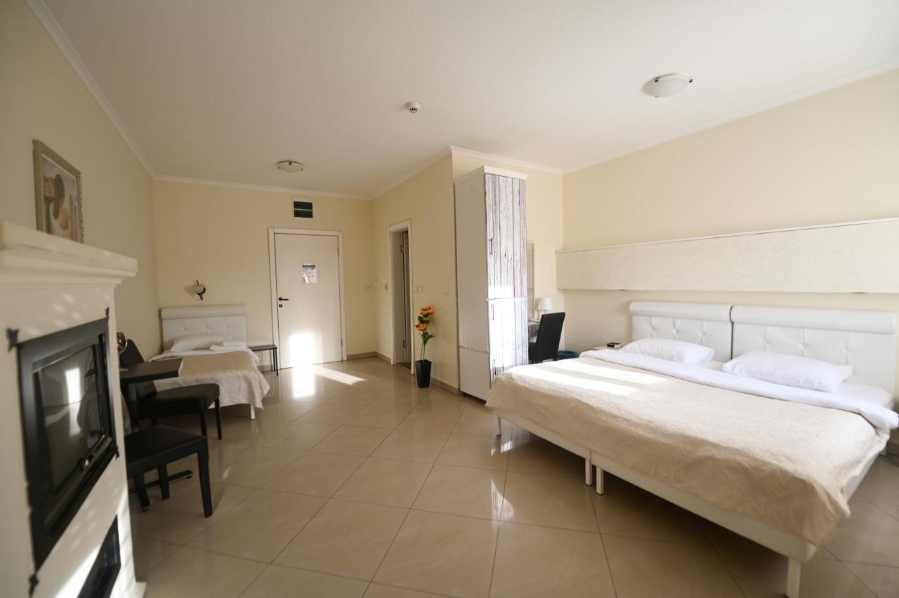 Garni Hotel Dash Novi Sad Bagian luar foto