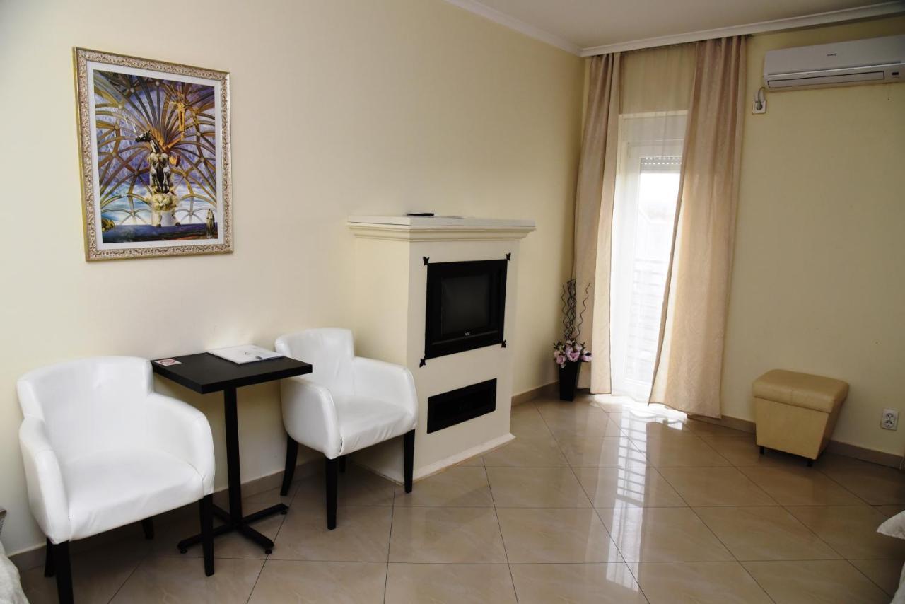 Garni Hotel Dash Novi Sad Bagian luar foto